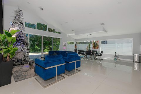 Villa ou maison à vendre à Pembroke Pines, Floride: 4 chambres, 283.17 m2 № 1997638 - photo 10