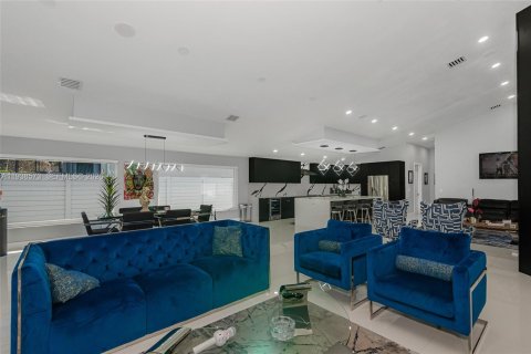 Villa ou maison à vendre à Pembroke Pines, Floride: 4 chambres, 283.17 m2 № 1997638 - photo 15