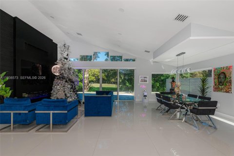 Villa ou maison à vendre à Pembroke Pines, Floride: 4 chambres, 283.17 m2 № 1997638 - photo 11