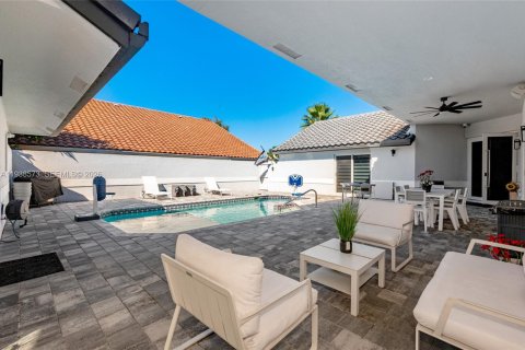 Villa ou maison à vendre à Pembroke Pines, Floride: 4 chambres, 283.17 m2 № 1997638 - photo 6