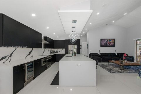 Villa ou maison à vendre à Pembroke Pines, Floride: 4 chambres, 283.17 m2 № 1997638 - photo 24