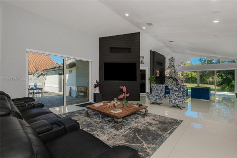 Villa ou maison à vendre à Pembroke Pines, Floride: 4 chambres, 283.17 m2 № 1997638 - photo 21