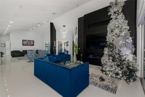 Villa ou maison à vendre à Pembroke Pines, Floride: 4 chambres, 283.17 m2 № 1997638 - photo 17
