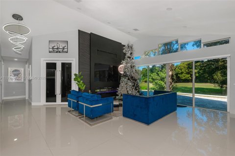 Villa ou maison à vendre à Pembroke Pines, Floride: 4 chambres, 283.17 m2 № 1997638 - photo 13