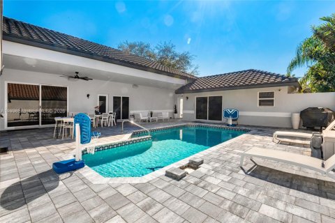 Villa ou maison à vendre à Pembroke Pines, Floride: 4 chambres, 283.17 m2 № 1997638 - photo 9