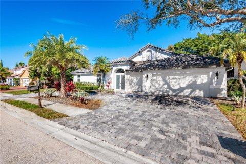 Villa ou maison à vendre à Pembroke Pines, Floride: 4 chambres, 283.17 m2 № 1997638 - photo 4