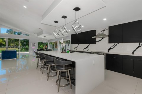 Villa ou maison à vendre à Pembroke Pines, Floride: 4 chambres, 283.17 m2 № 1997638 - photo 19