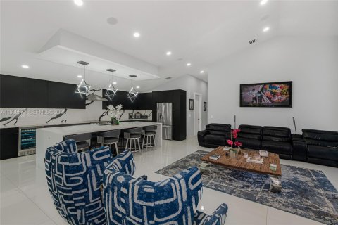 Villa ou maison à vendre à Pembroke Pines, Floride: 4 chambres, 283.17 m2 № 1997638 - photo 28