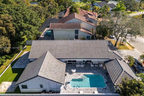 Villa ou maison à vendre à Pembroke Pines, Floride: 4 chambres, 283.17 m2 № 1997638 - photo 5