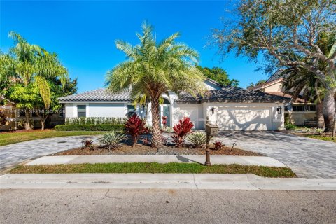 Villa ou maison à vendre à Pembroke Pines, Floride: 4 chambres, 283.17 m2 № 1997638 - photo 2