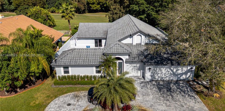 Villa ou maison à Pembroke Pines, Floride 4 chambres, 283.17 m2 № 1997638