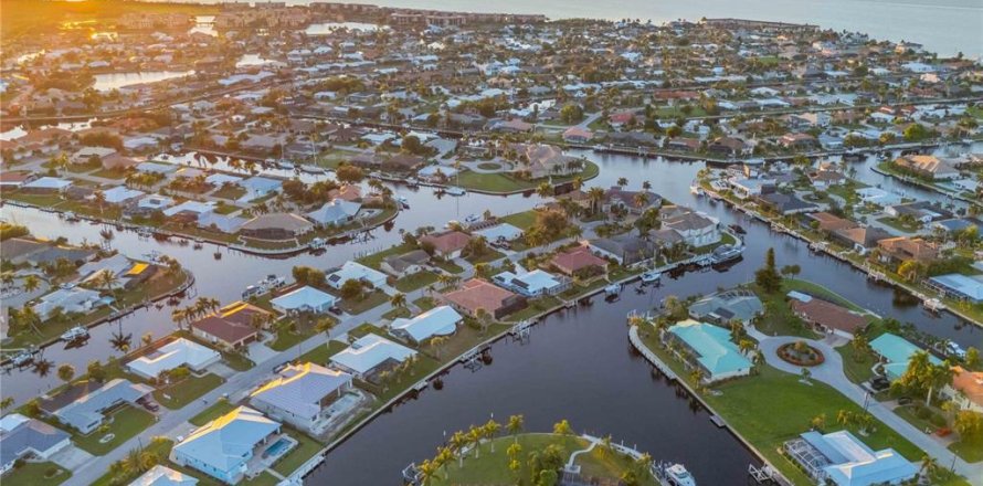 Casa en Punta Gorda, Florida 3 dormitorios, 152.45 m2 № 2429533