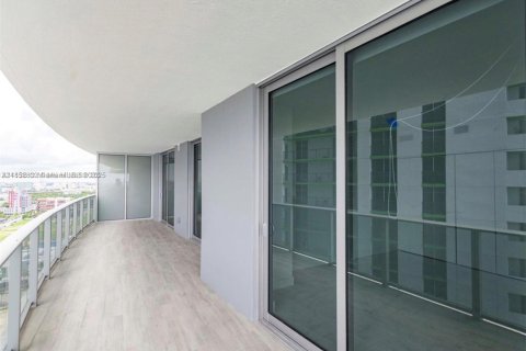 Снять в аренду кондоминиум в Майами, Флорида 3 спальни, 147.9м2, № 1867403 - фото 3