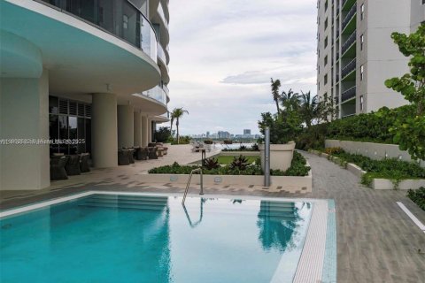 Снять в аренду кондоминиум в Майами, Флорида 3 спальни, 147.9м2, № 1867403 - фото 19