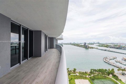 Снять в аренду кондоминиум в Майами, Флорида 3 спальни, 147.9м2, № 1867403 - фото 2