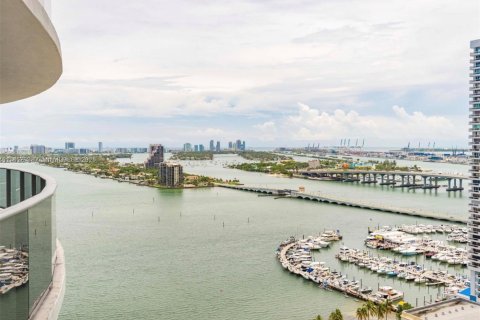 Снять в аренду кондоминиум в Майами, Флорида 3 спальни, 147.9м2, № 1867403 - фото 1