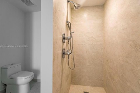 Снять в аренду кондоминиум в Майами, Флорида 3 спальни, 147.9м2, № 1867403 - фото 11