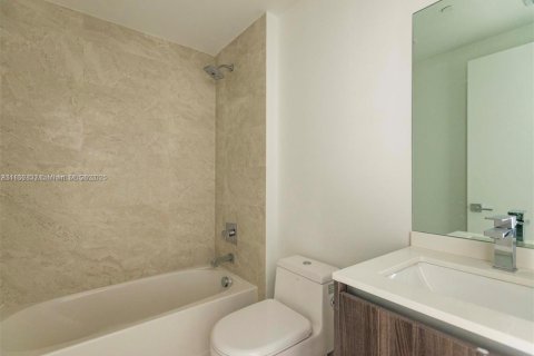 Снять в аренду кондоминиум в Майами, Флорида 3 спальни, 147.9м2, № 1867403 - фото 17