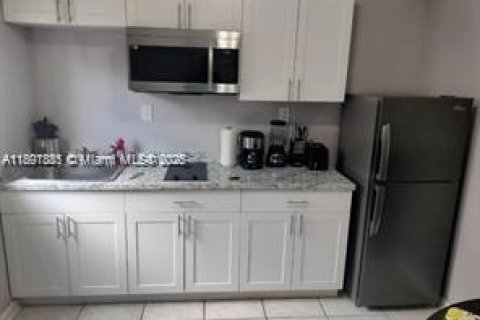 Appartement à louer à Lauderhill, Floride: 1 chambre, 131.46 m2 № 1944680 - photo 2