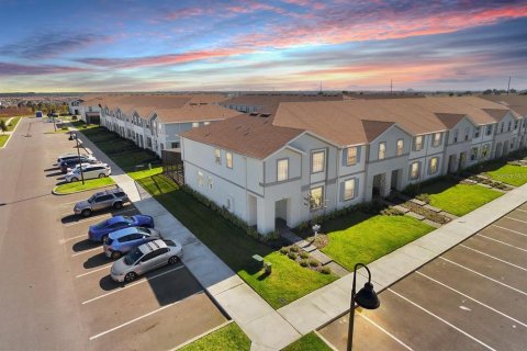 Townhouse in Davenport, Florida 5 bedrooms, 212.1 sq.m. № 2201064