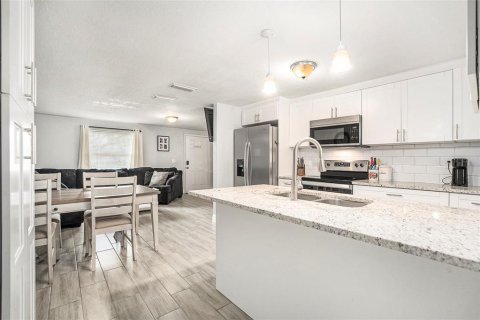 House in Tampa, Florida 3 bedrooms, 98.01 sq.m. № 1808609 - photo 3