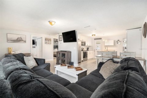 House in Tampa, Florida 3 bedrooms, 98.01 sq.m. № 1808609 - photo 7
