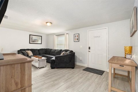 House in Tampa, Florida 3 bedrooms, 98.01 sq.m. № 1808609 - photo 6