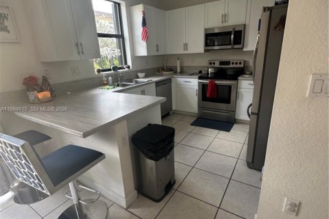 Townhouse in Davie, Florida 3 bedrooms, 133.59 sq.m. № 2068310 - photo 2