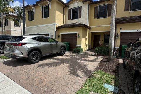 Townhouse in Davie, Florida 3 bedrooms, 133.59 sq.m. № 2068310