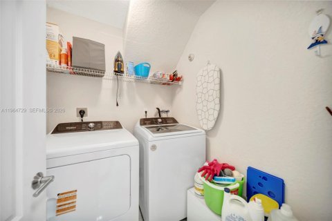 Casa en venta en Doral, Florida, 4 dormitorios, 229.28 m2 № 2029918 - foto 23