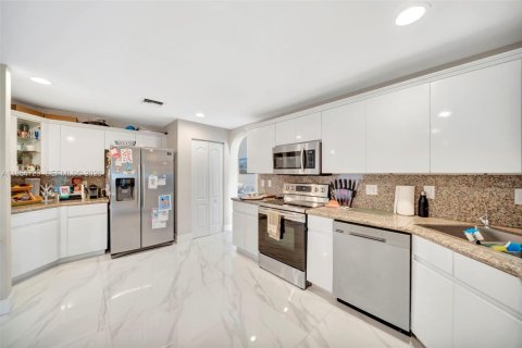 Casa en venta en Doral, Florida, 4 dormitorios, 229.28 m2 № 2029918 - foto 16