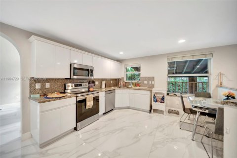 Casa en venta en Doral, Florida, 4 dormitorios, 229.28 m2 № 2029918 - foto 14