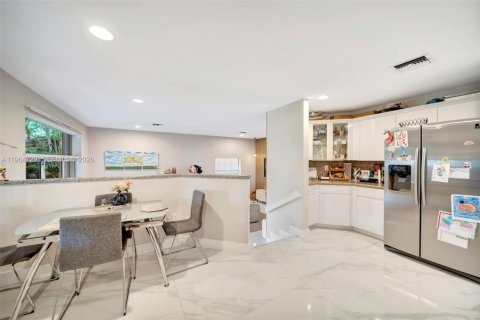 Casa en venta en Doral, Florida, 4 dormitorios, 229.28 m2 № 2029918 - foto 17