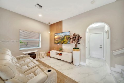 Casa en venta en Doral, Florida, 4 dormitorios, 229.28 m2 № 2029918 - foto 19