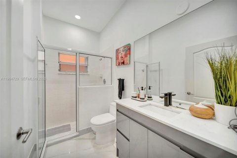 Casa en venta en Doral, Florida, 4 dormitorios, 229.28 m2 № 2029918 - foto 12