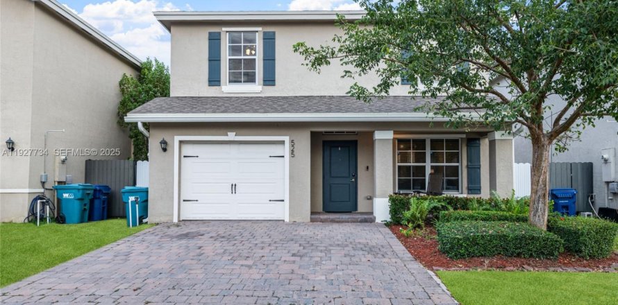 Дом в Флорида-Сити, Флорида 4 спальни, 197.51м2 № 1988017