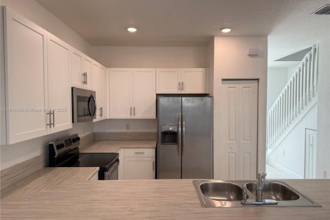 Townhouse in Miami, Florida 3 bedrooms, 130.34 sq.m. № 2052813 - photo 3