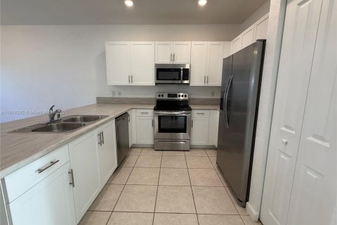 Townhouse in Miami, Florida 3 bedrooms, 130.34 sq.m. № 2052813 - photo 6