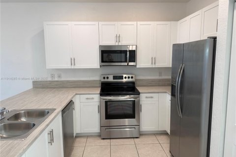 Townhouse in Miami, Florida 3 bedrooms, 130.34 sq.m. № 2052813 - photo 9