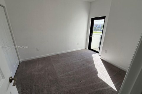 Townhouse in Miami, Florida 3 bedrooms, 130.34 sq.m. № 2052813 - photo 19