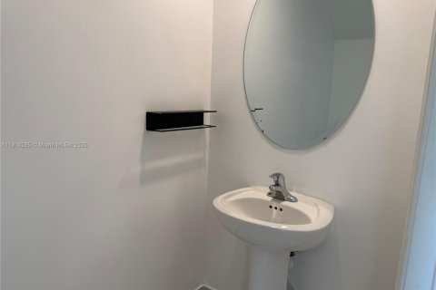 Townhouse in Miami, Florida 3 bedrooms, 130.34 sq.m. № 2052813 - photo 11