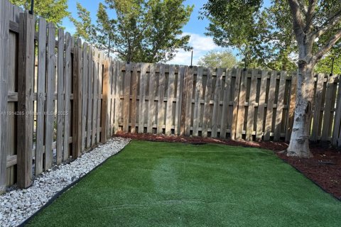 Townhouse in Miami, Florida 3 bedrooms, 130.34 sq.m. № 2052813 - photo 4