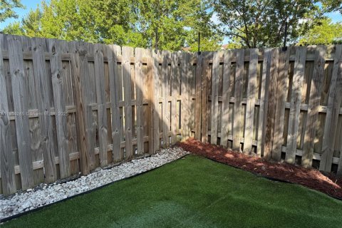 Townhouse in Miami, Florida 3 bedrooms, 130.34 sq.m. № 2052813 - photo 26