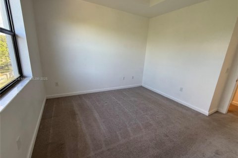 Townhouse in Miami, Florida 3 bedrooms, 130.34 sq.m. № 2052813 - photo 14