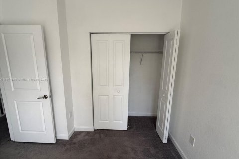 Townhouse in Miami, Florida 3 bedrooms, 130.34 sq.m. № 2052813 - photo 20