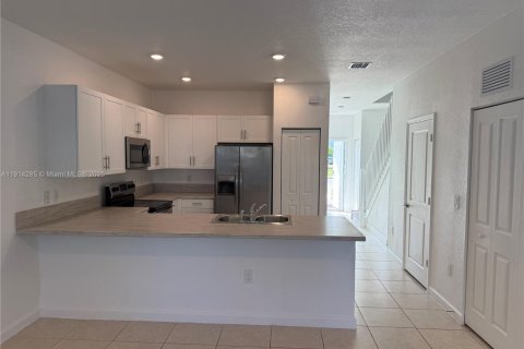 Townhouse in Miami, Florida 3 bedrooms, 130.34 sq.m. № 2052813 - photo 10