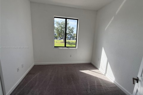 Townhouse in Miami, Florida 3 bedrooms, 130.34 sq.m. № 2052813 - photo 23