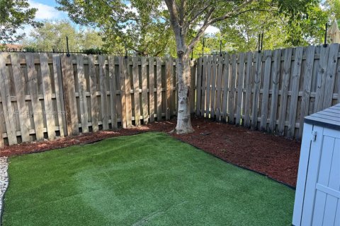 Townhouse in Miami, Florida 3 bedrooms, 130.34 sq.m. № 2052813 - photo 25