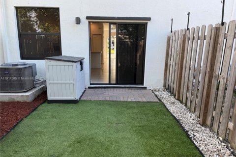 Townhouse in Miami, Florida 3 bedrooms, 130.34 sq.m. № 2052813 - photo 27