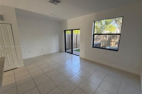 Townhouse in Miami, Florida 3 bedrooms, 130.34 sq.m. № 2052813 - photo 8